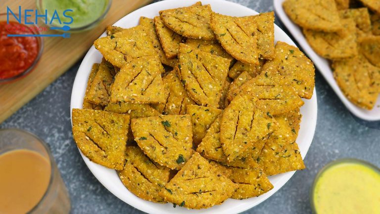 Crispy methi nasta recipe | methi triangles | masala methi chips